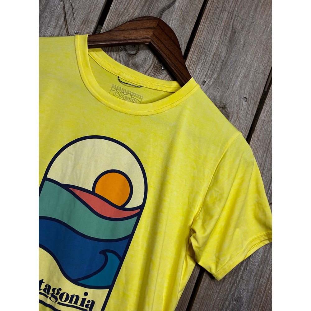 Patagonia Capilene Cool Daily Graphic Tee Yellow Sun Wave 45250 Womens Small